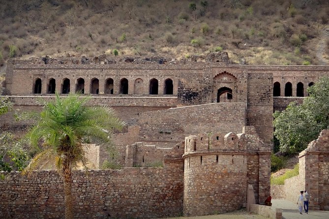Jaipur to Chandbaori Stepwell & Haunted Bhangarh Private Trip - Meals, water, and comfort on the road