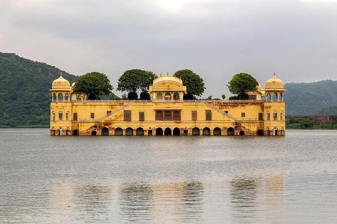 Jaipur Tour with Jaigarh Fort and Nahargarh Sunset - Jantar Mantar: the giant stone sundial and 19 instruments