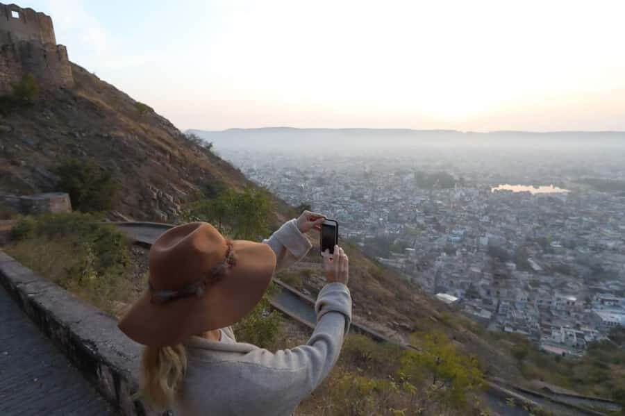 Jaipur: Tour with Nahargarh Sunrise or Monkey Temple Sunset - Morning markets and artisan workshops: where Jaipur becomes real