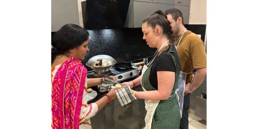 Jaipur: Traditional cooking class and storytelling session - Meeting Near Shastri Nagar and Getting Comfortable Fast