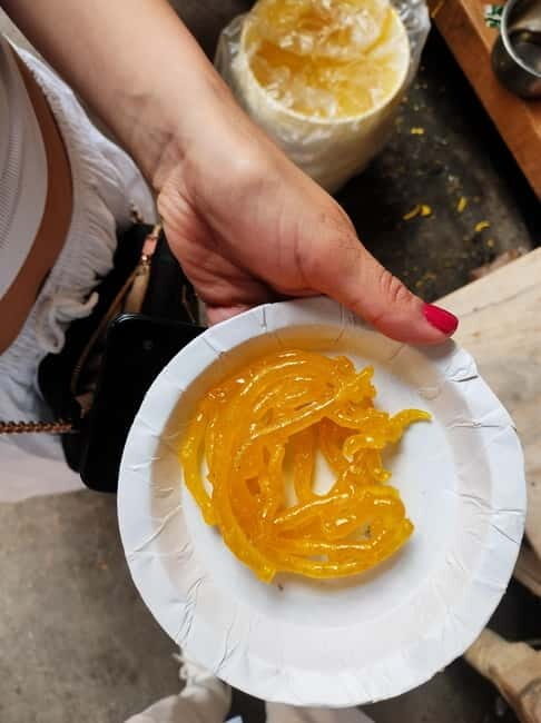 Jaisalmer Food Tour: Taste the Flavors of the Golden City! - Stop One: Fateh ki Kachori and the Spice Payoff