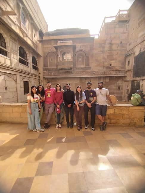 Jaisalmer Walking Tour: A Stroll Through Time and Culture - Inside the UNESCO walls: your first hour at Jaisalmer Fort
