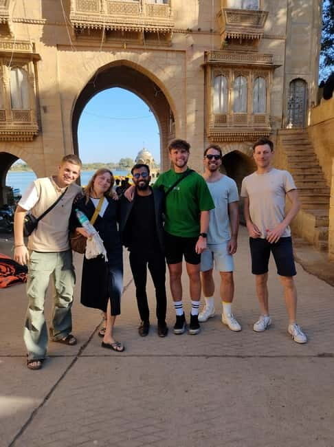 Jaisalmer Walking Tour: A Stroll Through Time and Culture - Finding your way: the meeting point and opening logistics