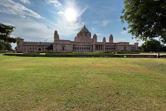 Jodhpur Blue City with Mehrangard Fort Hotel Pickup and Drop - Stop 1: Chokhelao Garden and Terrace Restaurant before the fort