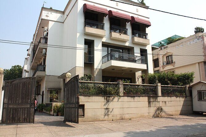 Kailash Colony Market Tour & Amritsari Cooking Class in New Delhi - A real Delhi bungalow meal starts at Kailash Colony