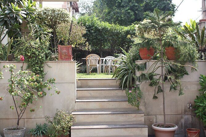 Kailash Colony Market Tour & Amritsari Cooking Class in New Delhi - Market walk: seasonal produce, spices, and what to buy