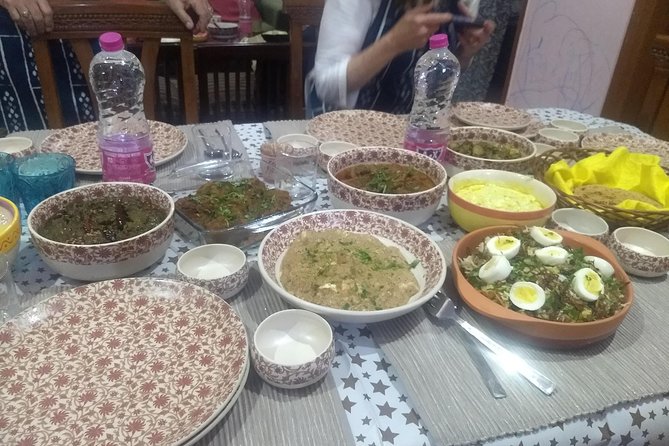 Learn 5-6 & Eat 9-10 Veg & Non-Veg Authentic Dish in a Delhi Home - Key highlights to know before you go
