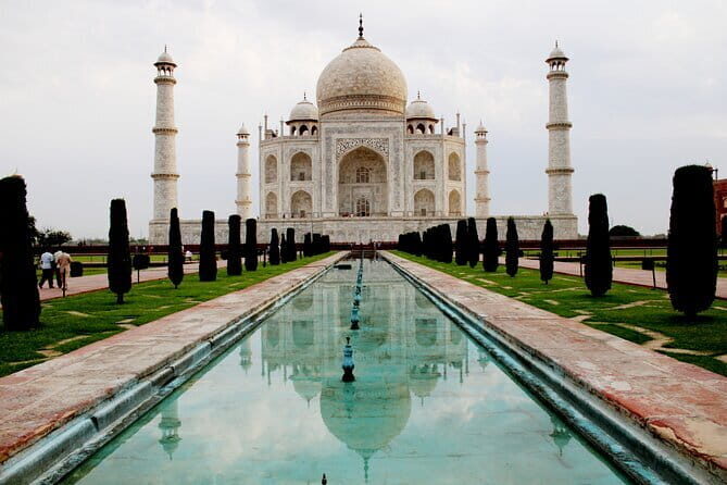 LOCAL Agra :Taj Mahal Sunrise / Sunset Private Tour by Car - The guide factor: why the name Ali keeps coming up