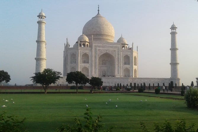 LOCAL Agra :Taj Mahal Sunrise / Sunset Private Tour by Car - Price and value: why $6.40 per person can make sense