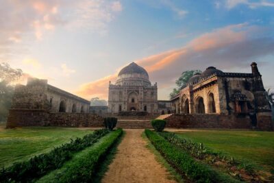 Lodhi Garden Heritage Walk - Rajiv Chowk pickup and a smooth 2-hour schedule