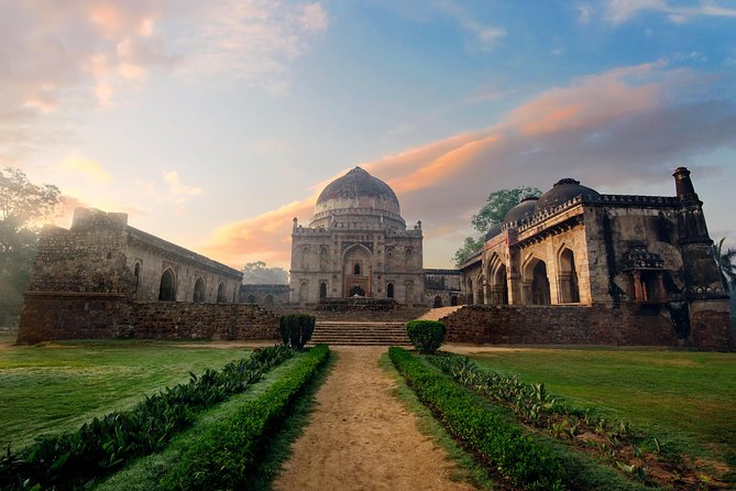 Lodhi Garden Heritage Walk - Rajiv Chowk pickup and a smooth 2-hour schedule