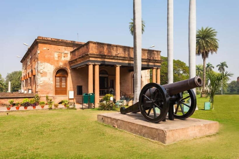 Lucknow Colonial Heritage Walk: Guided Tour by Foot - Hazratganj Market: Mughal grace meets British refinement