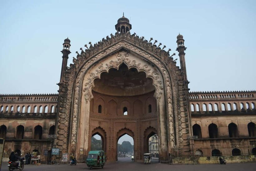 Lucknow: Private Day Tour with Lunch and Hotel Pickup - Bara Imambara: planning your time around the labyrinth hall