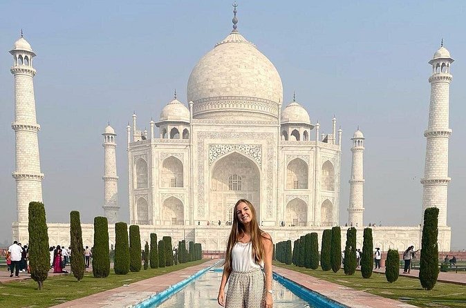 Luxury Same Day Taj Mahal tour From Delhi - All Inclusive - Lunch at DoubleTree by Hilton Agra and the craft stop on the way back