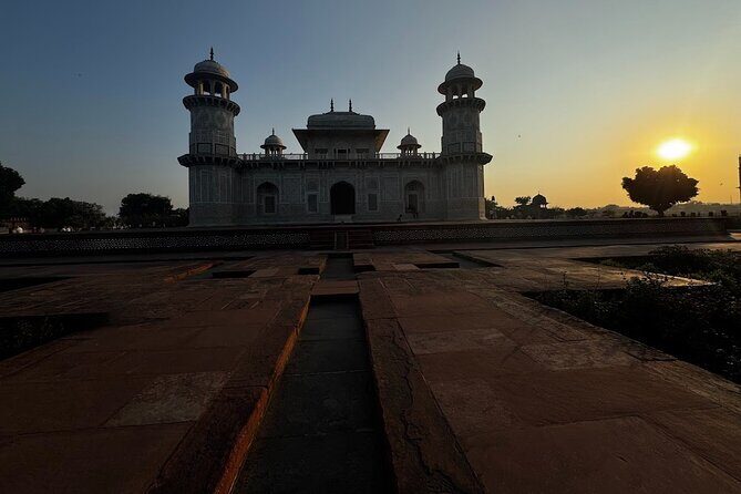 Luxury Taj Mahal Tour By SUPERFAST Train From Delhi - How the Delhi–Agra superfast rail day really works