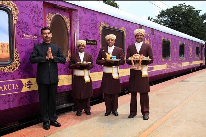 Luxury Taj Mahal Tour By SUPERFAST Train From Delhi - DoubleTree lunch break at 5-star pace
