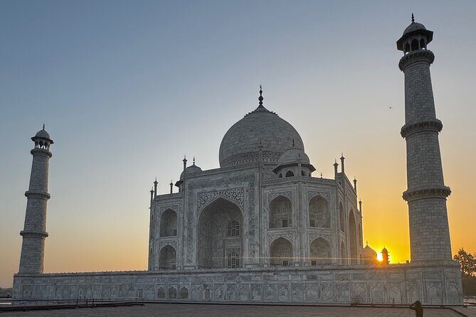 Luxury Taj Mahal Tour By SUPERFAST Train From Delhi - Agra markets at 3:30 PM: shopping with a plan