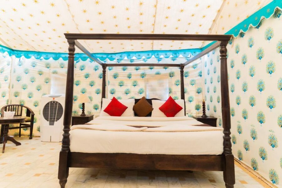 Luxury tent, dinner, breakfast, camel ride in thar desert - Sleeping in a luxury tent: comfort without losing the desert feeling