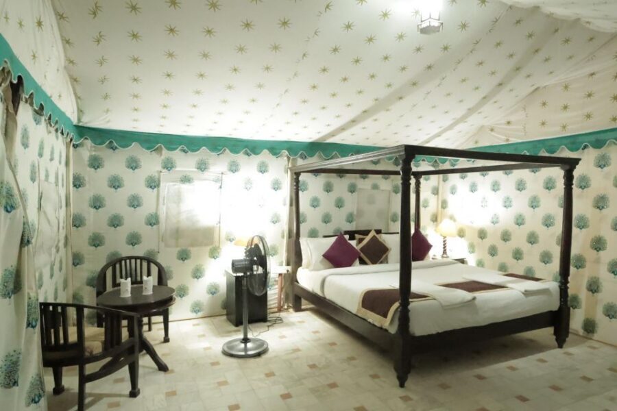 Luxury tent, dinner, breakfast, camel ride in thar desert - Who should book (and who might not love it)