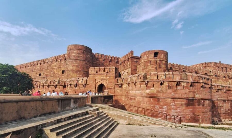 Luxury train tour from Delhi to Agra - A 12-hour Delhi–Agra day built around the Gatimaan Express