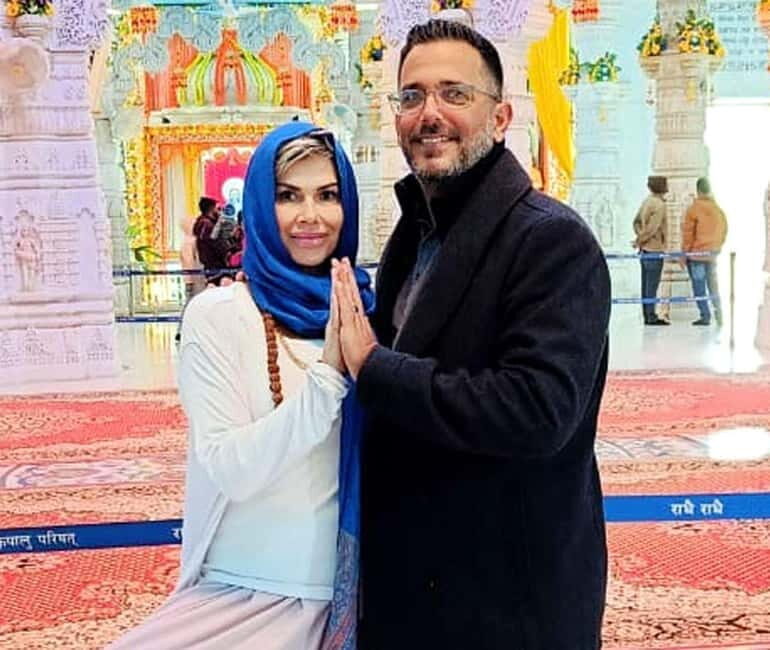 Magical Mathura Vrindavan Tour: Krishna's Homeland - Vrindavan transfer: changing mood on the road