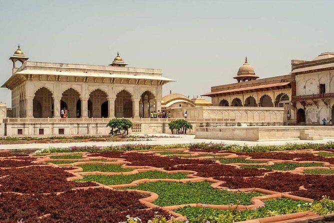 Majestic Golden Triangle With Varanasi - City Palace, Jantar Mantar, Bapu Bazaar: history and everyday Jaipur