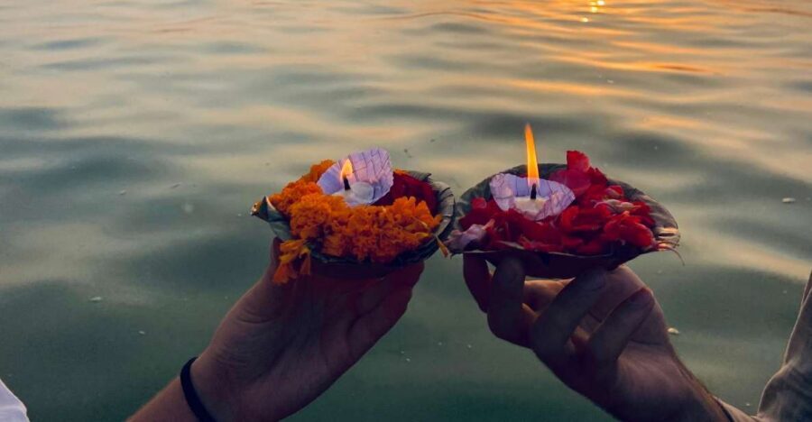 Marigold Boat trip to feel Kashi - What you’ll see: from Dashashwmedh to Manikarnika and Harishchandra