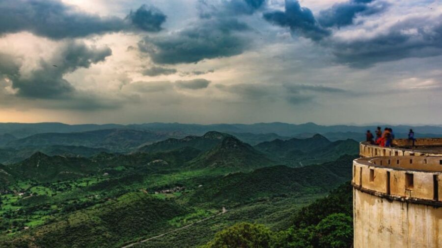 Monsoon Palace (Sajjangarh) E-bike Trail - Timing the ride: monsoon breeze versus hot sun planning