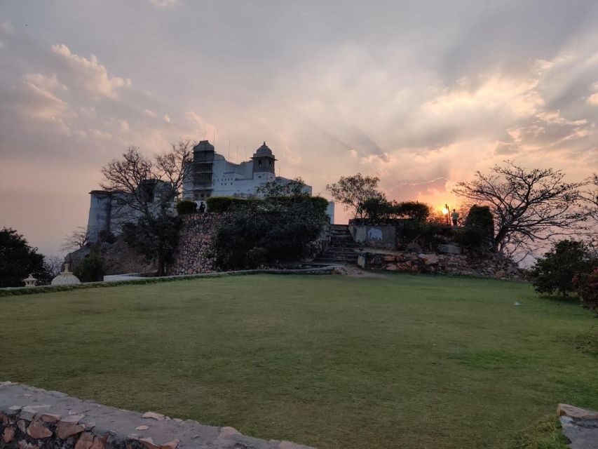 Monsoon Palace (Sajjangarh) E-bike Trail - The 10 km climb through the Sajjangarh Wildlife Sanctuary