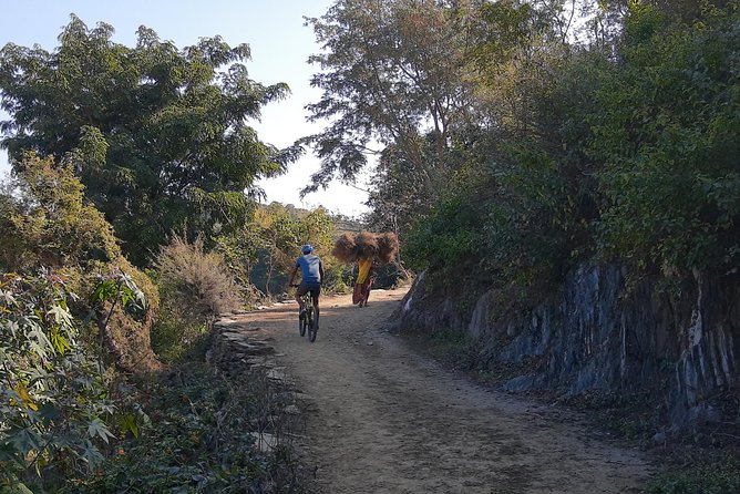 Morning Bike Tour of Udaipur - Fateh Sagar Lake: the calm introduction you can actually enjoy
