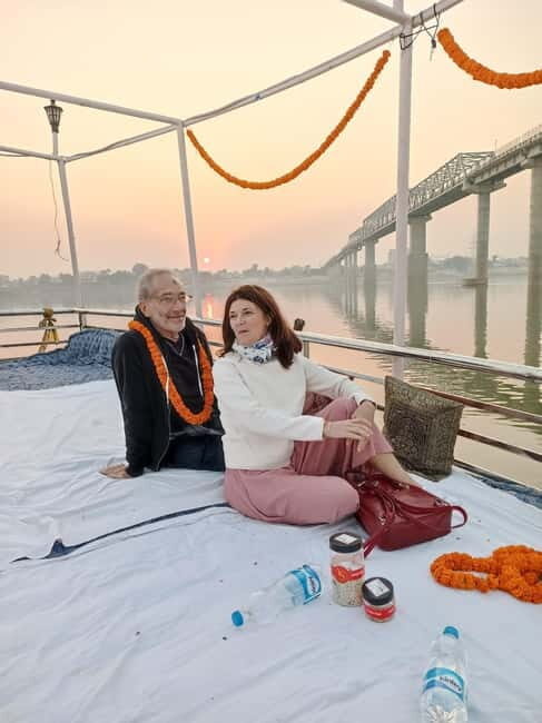 Morning Tour Varanasi - Lunch break and getting your bearings back at Assi Ghat