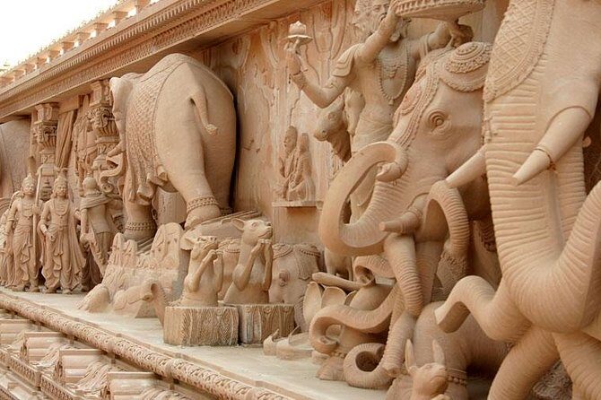Mughal Heritage Tour Including Lodhi Garden, Humayun Tomb and Akshardham Temple - Stop 2: Lodhi Garden—tombs, shade, and a breather from the city