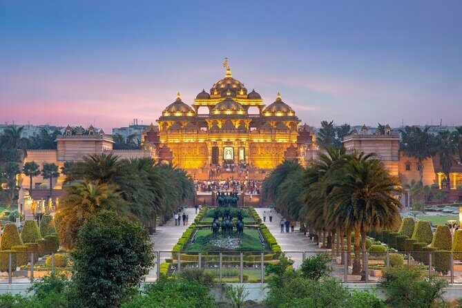 Mughal Heritage Tour Including Lodhi Garden, Humayun Tomb and Akshardham Temple - Stop 3: Humayun’s Tomb and Mughal architecture that you can actually read