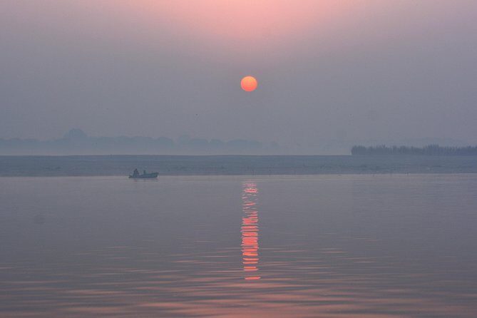 Mysticism of Varanasi with Ganga Aarti (2 Hours Walking Tour) - The Ganga Aarti Moment: Five-Part Worship, Real River Energy
