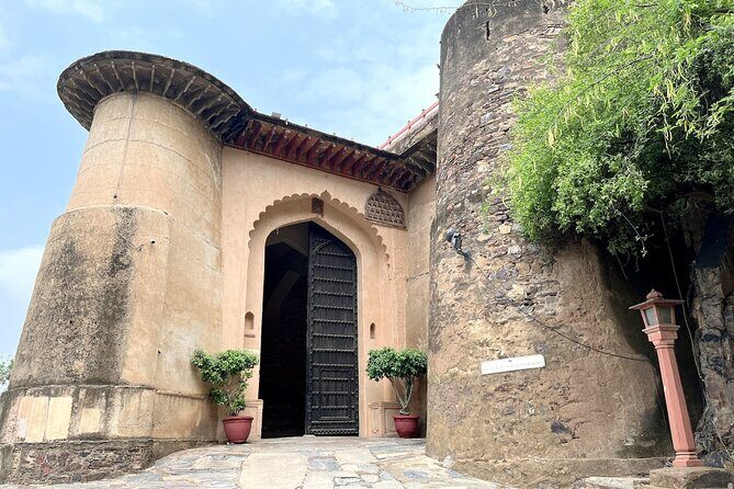 Neemrana Fort visit with Lunch From Delhi - Lunch inside the fort: why it changes the whole day
