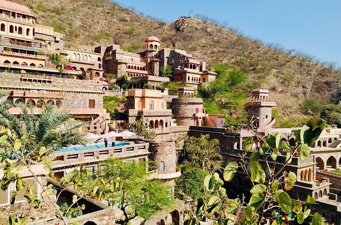 Neemrana Fort visit with Lunch From Delhi - Timing a 10 to 12 hour day without feeling rushed