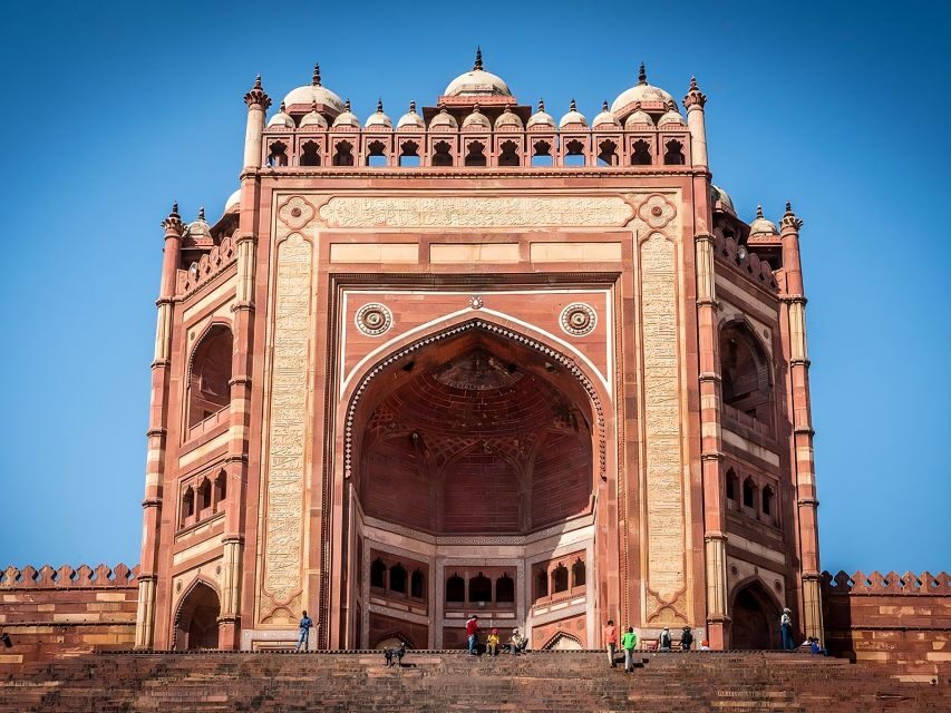 New Delhi: 2-Day Tour of Agra & Fatehpur by Superfast Train - Live guide in your language: what that changes on-site