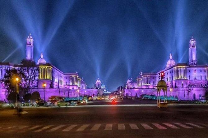 New Delhi Night City Tour - Connaught Place coffee break: a real pause, not a forced stop
