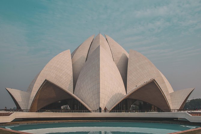 New Delhi Private City Day Tour with Guide Including Pick & Drop - Pickup, air-con car, and the flow of a 6–8 hour schedule