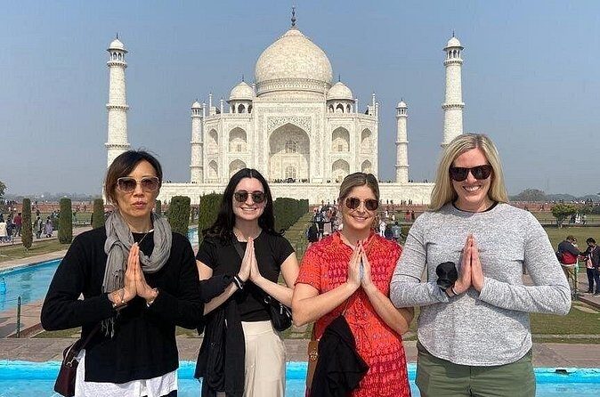 New Delhi:Agra Taj Mahal Private Car Sightseeing Tour - Lunch and the shopping window in Agra