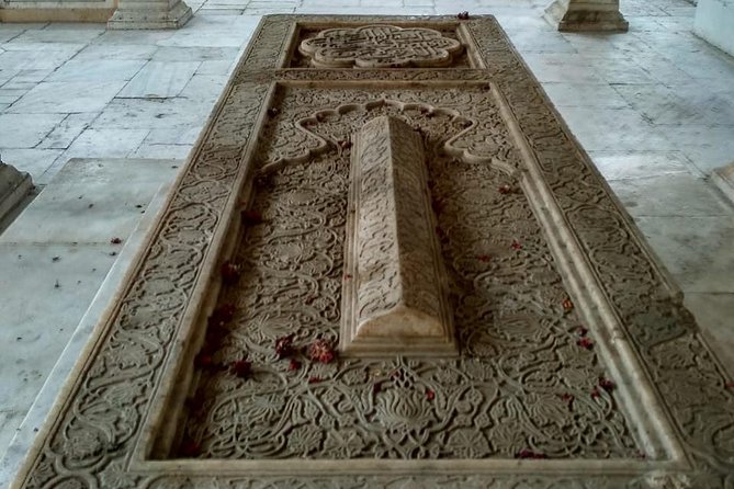 Nizamuddin Tour - Nizamuddin: where Delhi’s past still acts like today