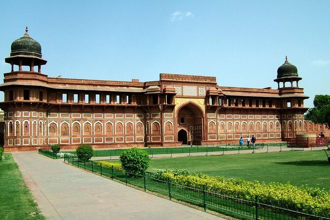 Official Tour Guide For Sunrise Taj Mahal and Agra Fort Tour - Market time at 10:00 am: a practical stop for crafts and local life