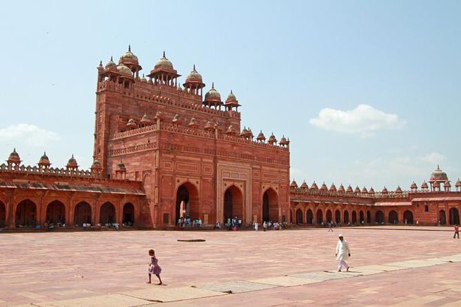 Official Tour Guide For Sunrise Taj Mahal and Agra Fort Tour - Guides, line-skipping, and shoe covers: the small details that matter