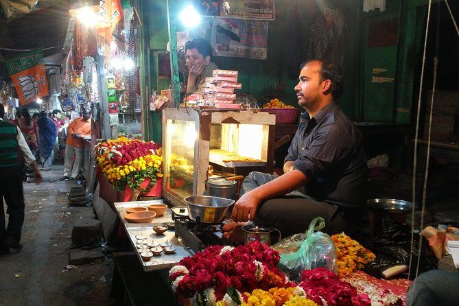 Old Agra City Short Cultural Walk - Stop at Agra Fort Railway Station: British-Era Architecture Meets Daily Life