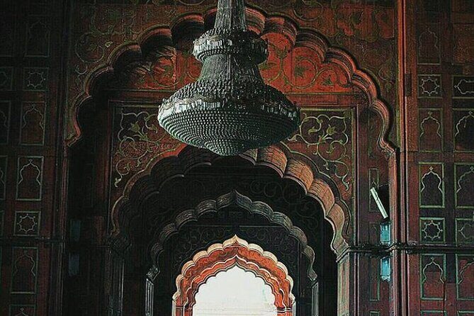 Old and New Delhi City tour - Jama Masjid: Mughal Scale in the Middle of Daily Life