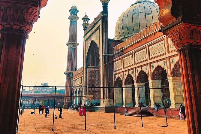 Old and New Delhi Highlights: Private Full-Day Tour - Jama Masjid the efficient way: rickshaw ride and a Shah Jahan connection