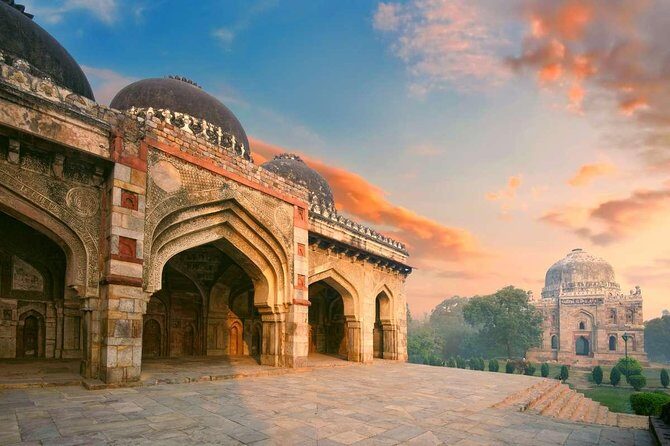 Old Delhi City Tour With Rickswa Ride! - First Stop: Jama Masjid and Getting Your Bearings
