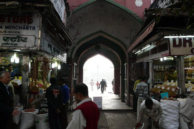 Old Delhi Haveli Visit and Bazaar Walk Tour - Pacing, Shoes, and Getting Along with the Crowd