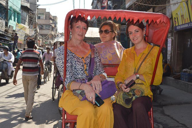 Old Delhi Photography & Food Tour with Rickshaw Ride to Masterji Kee Haveli - Pasar Chandni Chowk: Your First Taste of Old Delhi Life