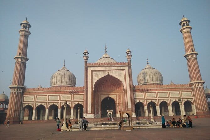 Old Delhi Spice Market and Temple Tour - Tuk tuk rides and group size: why this tour feels manageable